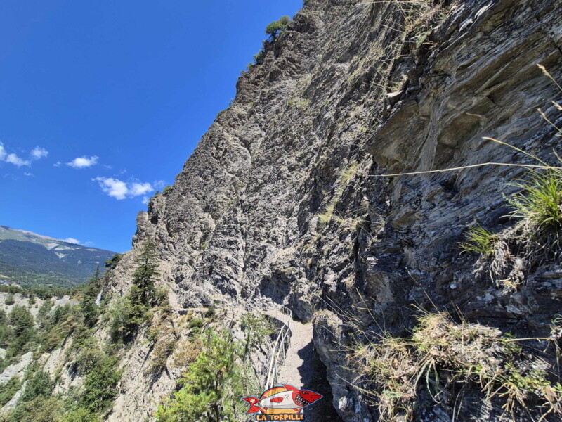 La vue vers l'arrière. Bisse de Sillonin