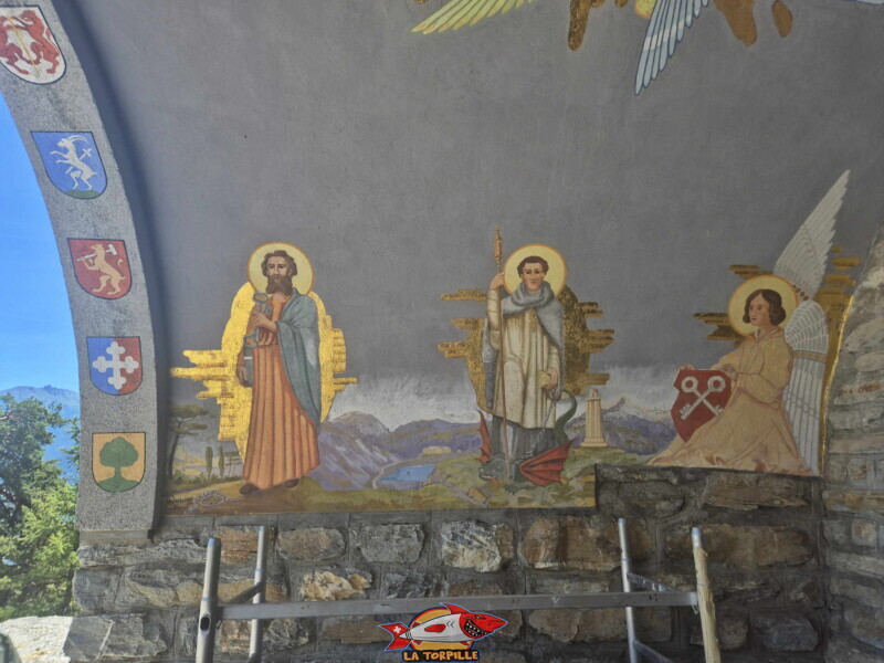 chapelle Notre-Dame du Perpétuel Secours. Statue du Christ-Roi, Lens, Valais central.