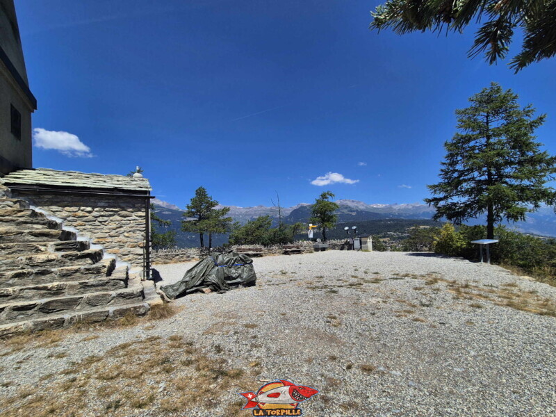 chapelle Notre-Dame du Perpétuel Secours. Statue du Christ-Roi, Lens, Valais central.