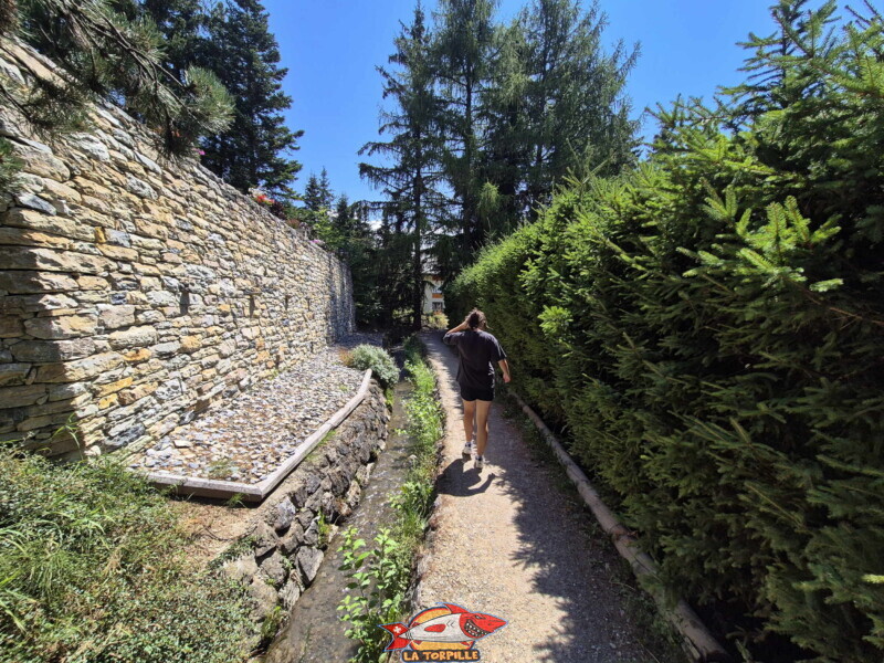 Descente du bisse des Miriouges – chalets