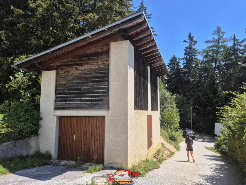 Descente du bisse des Miriouges – chalets