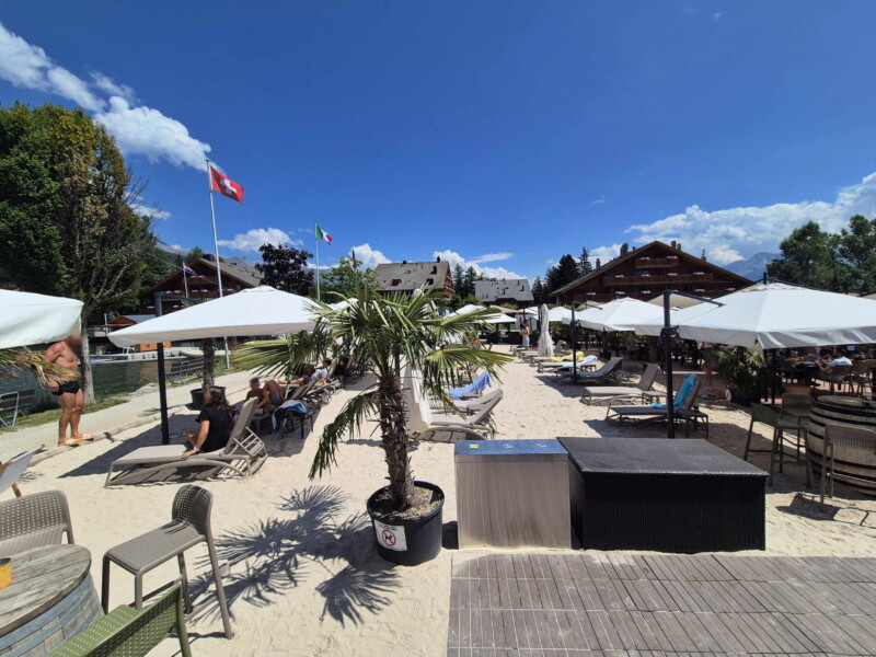 Beach Club. Étang Long, Crans-Montana, Lens, Valais central.