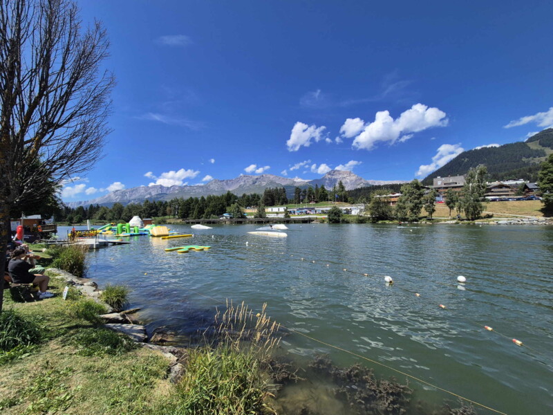 rive sud. Étang Long, Crans-Montana, Lens, Valais central.