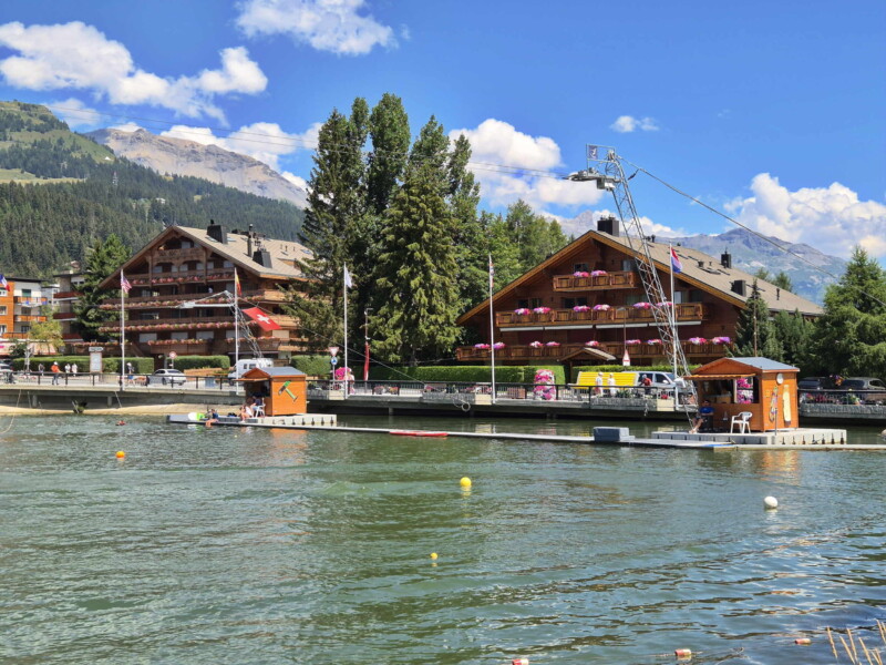 Les deux départs de téléski nautique. Étang Long, Crans-Montana, Lens, Valais central.