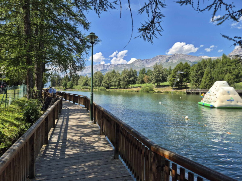 rive sud. Étang Long, Crans-Montana, Lens, Valais central.