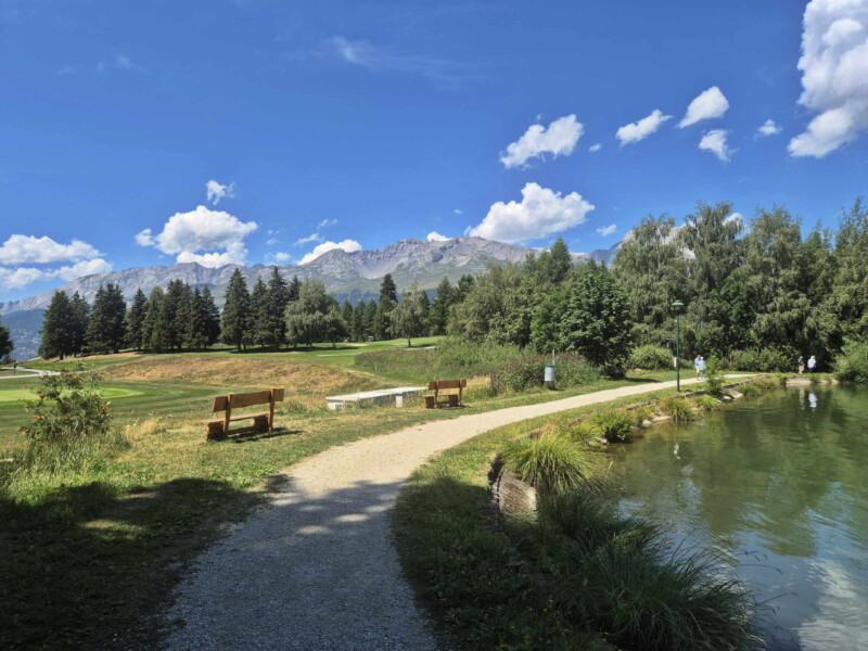 rive ouest. Étang Long, Crans-Montana, Lens, Valais central.