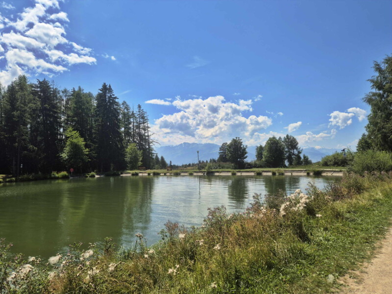 rive ouest. Étang Long, Crans-Montana, Lens, Valais central.