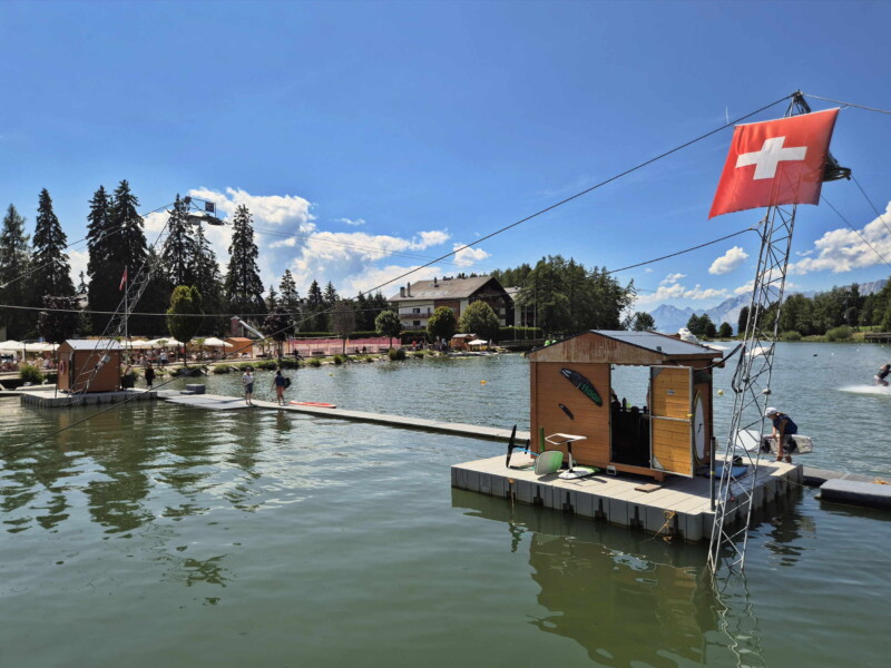 Les deux départs de téléski nautique. Étang Long, Crans-Montana, Lens, Valais central.
