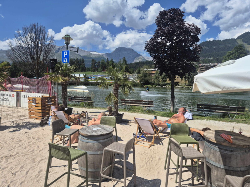 Beach Club. Étang Long, Crans-Montana, Lens, Valais central.