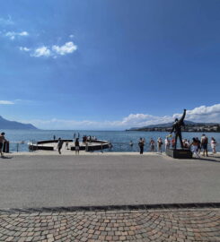 🏖️🗽 Ponton & Statue Freddie Mercury – Montreux