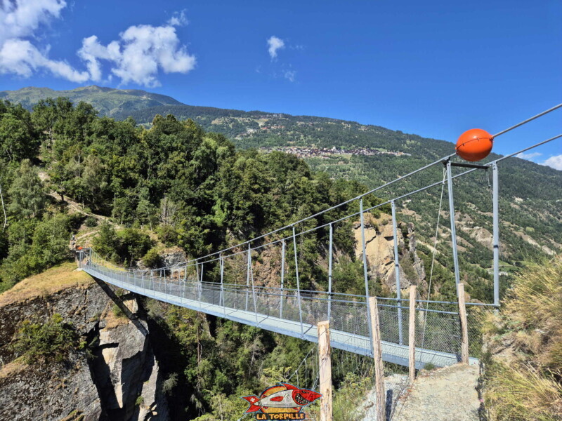 La passerelle des gorges de la Borgne.