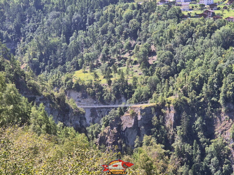 Le zoom sur la passerelle. Passerelle des Gorges de la Borgne, Hérémence, Euseigne, St-Martin.