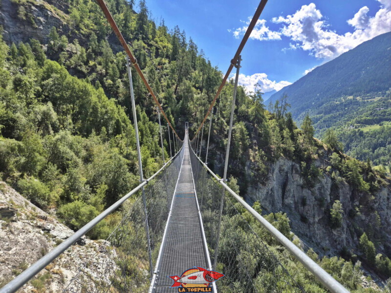 Passerelle de la Grande Combe. Tour des Passerelles, Val d'Hérens.