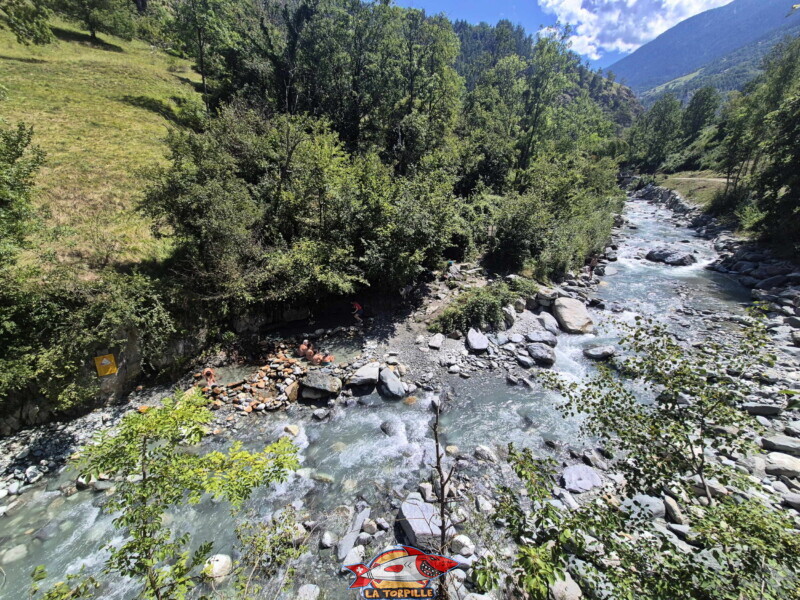 Les sources d'eau chaudes de Combioula. Tour des Passerelles, Val d'Hérens.