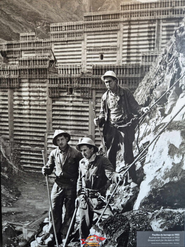 Une photo de la construction. Barrage de la Grande Dixence, Hérémence, canton du Valais. Une photo de la construction. Barrage de la Grande Dixence, Hérémence, canton du Valais.