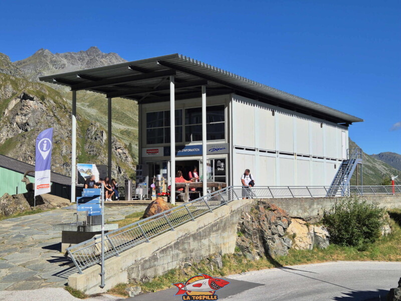 Le pavillon d'information. Barrage de la Grande Dixence, Hérémence, canton du Valais.
