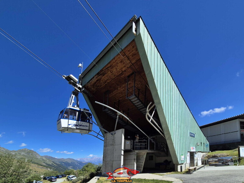 Téléphérique, station inférieure. Barrage de la Grande Dixence, Hérémence, canton du Valais.