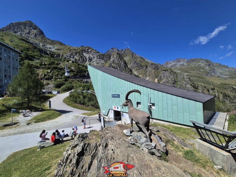 Téléphérique, station inférieure. Barrage de la Grande Dixence, Hérémence, canton du Valais.