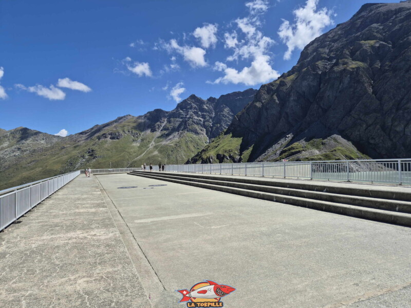 Couronnement, direction Est. Barrage de la Grande Dixence, Hérémence, canton du Valais.
