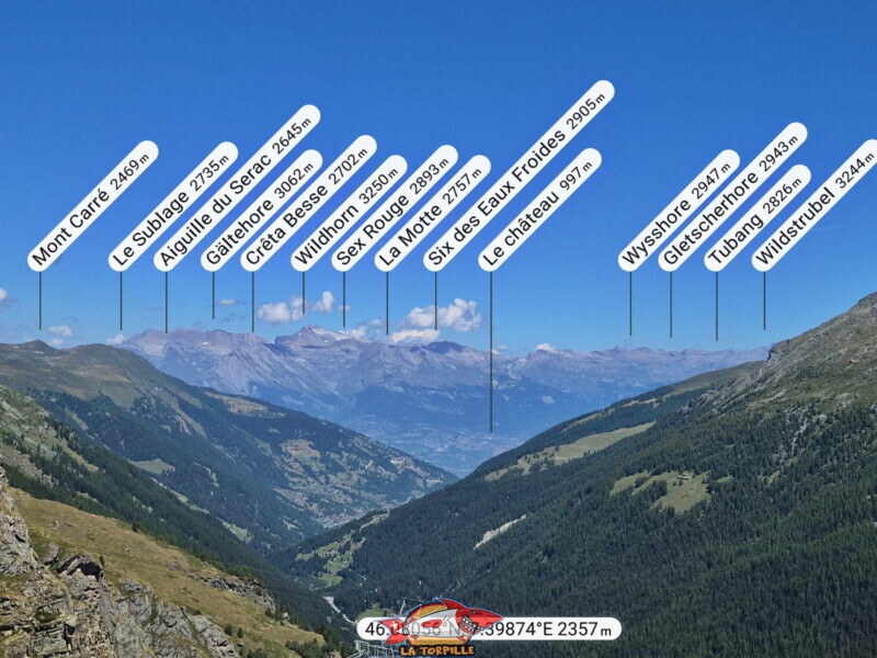 La vue sur le val d'Hérémence et les montagnes valaisannes de la rive droite de la vallée du Rhône qui font la frontière avec le canton de Berne. La vue sur le val d'Hérémence et les montagnes valaisannes de la rive droite de la vallée du Rhône qui font la frontière avec le canton de Berne. Barrage de la Grande Dixence, Hérémence, canton du Valais.