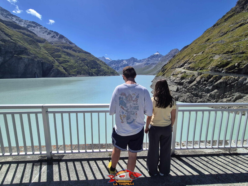 La retenue formée par le barrage : le lac des Dix. Barrage de la Grande Dixence, Hérémence, canton du Valais. La retenue formée par le barrage : le lac des Dix. Barrage de la Grande Dixence, Hérémence, canton du Valais.