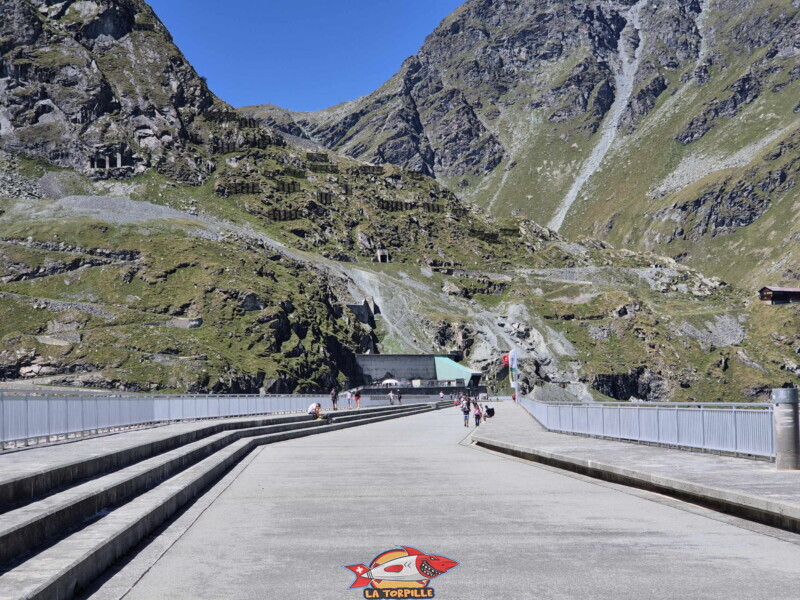 couronnement, Direction Ouest. Barrage de la Grande Dixence, Hérémence, canton du Valais.