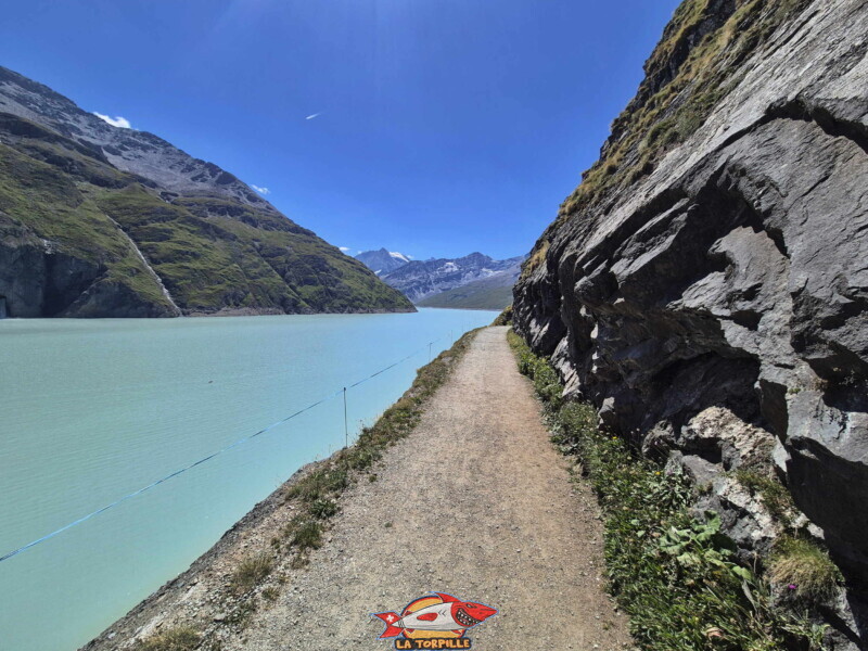Sentier du lac des Dix. Barrage de la Grande Dixence, Hérémence, canton du Valais.