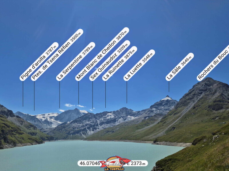 La vue sur le lac des Dix depuis la galerie de la route sur la rive gauche. Barrage de la Grande Dixence, Hérémence, canton du Valais. La vue sur le lac des Dix depuis la galerie de la route sur la rive gauche. Barrage de la Grande Dixence, Hérémence, canton du Valais.