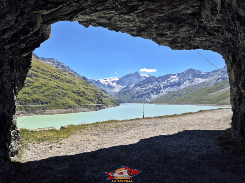 Sentier du lac des Dix. Barrage de la Grande Dixence, Hérémence, canton du Valais.