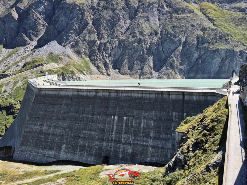 Couronnement, direction Est. Barrage de la Grande Dixence, Hérémence, canton du Valais.