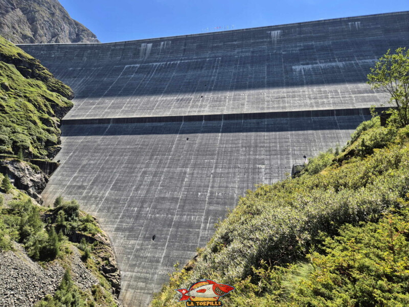 Le mur phénoménal du barrage. Barrage de la Grande Dixence, Hérémence, canton du Valais.