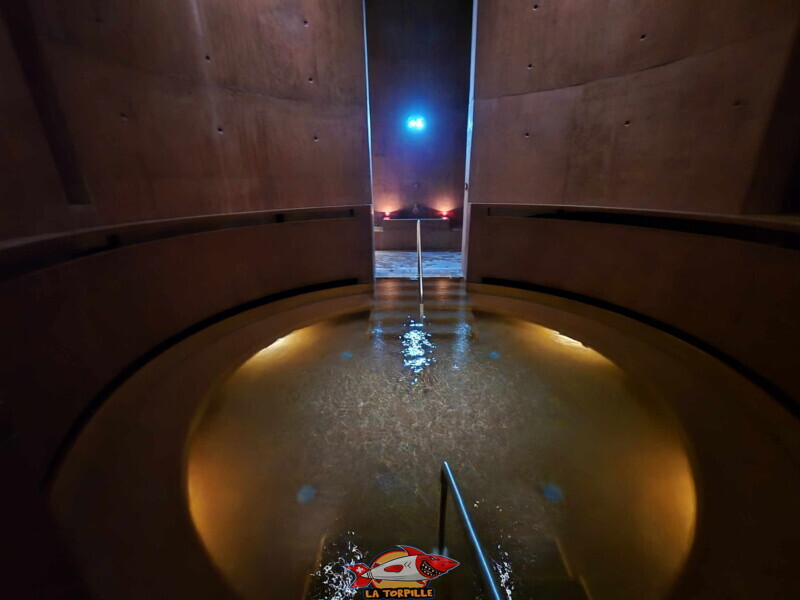 bassins cylindriques. Les Bains Publics, Quartier LôDzè, bains thermaux, Martigny, Valais.
