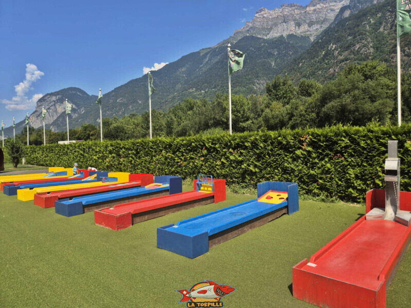 Le minigolf au sol.