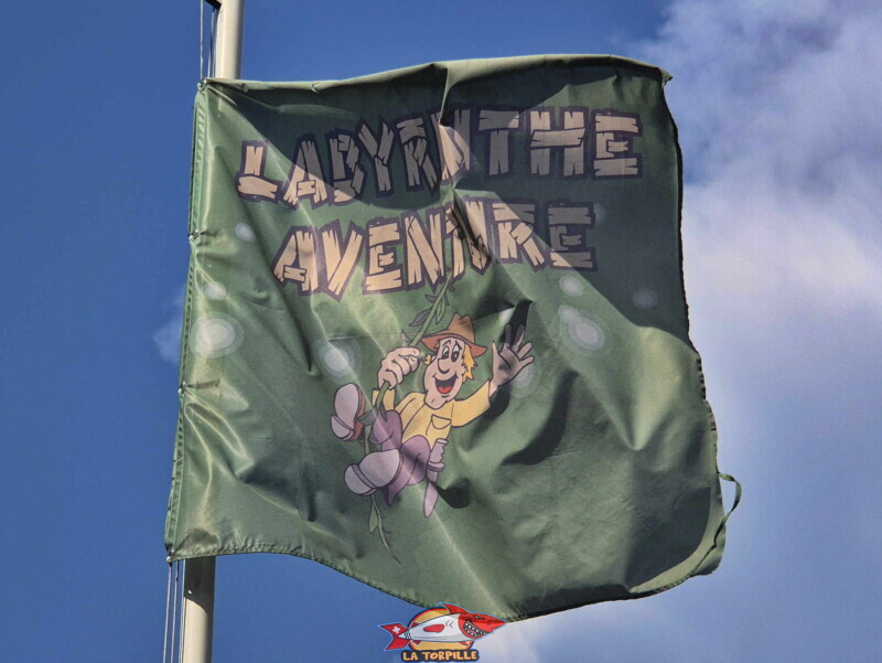 Le drapeau du Labyrinthe Aventure.