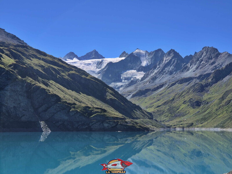 Panorama direction nord, barrage de Moiry. Barrage et lac de Moiry, tour du lac, val d'Anniviers, Valais.