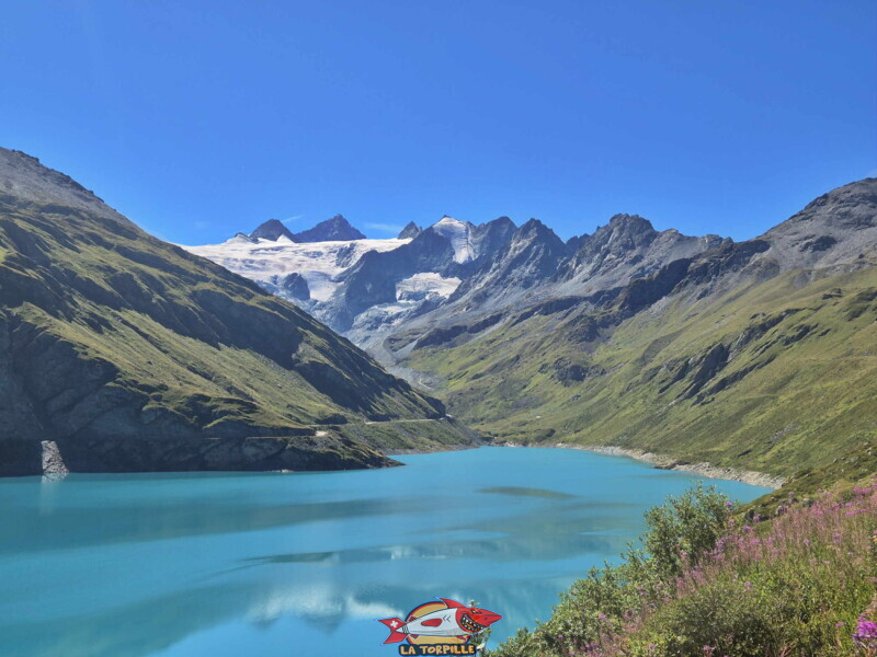 Rive gauche. Barrage et lac de Moiry, tour du lac, val d'Anniviers, Valais.