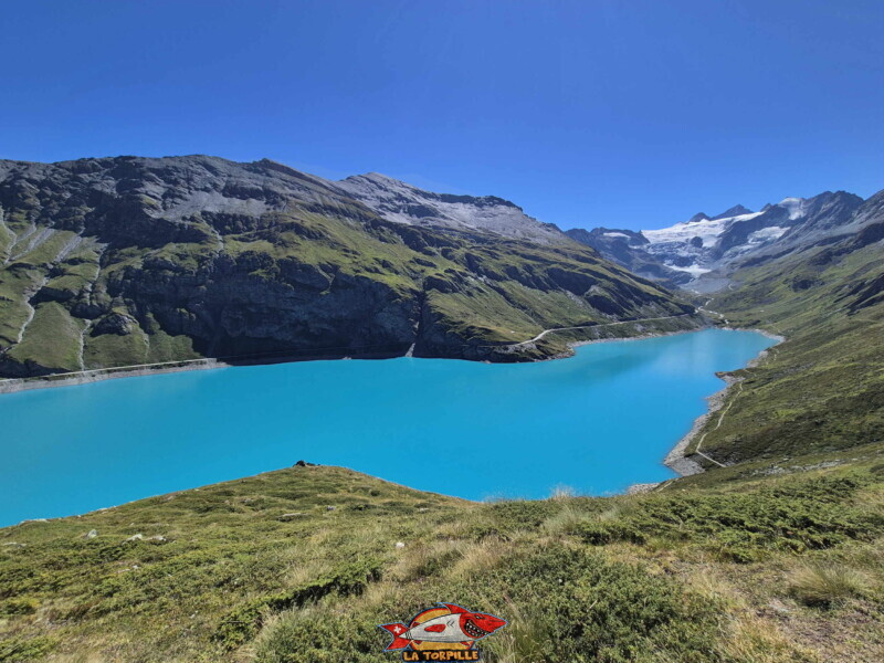 Rive gauche. Barrage et lac de Moiry, tour du lac, val d'Anniviers, Valais.