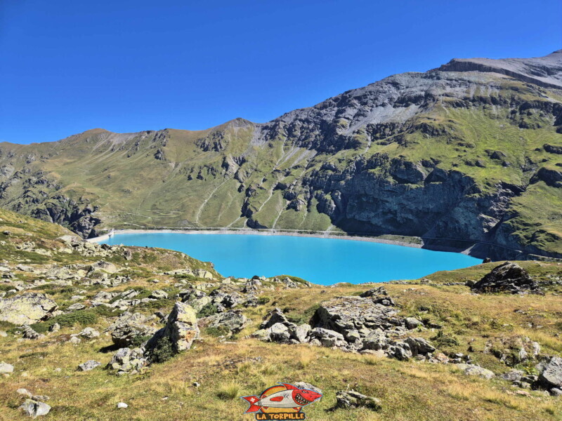 Rive gauche. Barrage et lac de Moiry, tour du lac, val d'Anniviers, Valais.