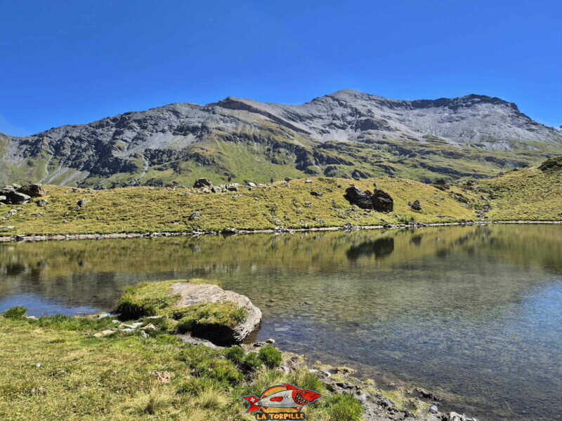 Lac le Lauché. Barrage et lac de Moiry, tour du lac, val d'Anniviers, Valais.
