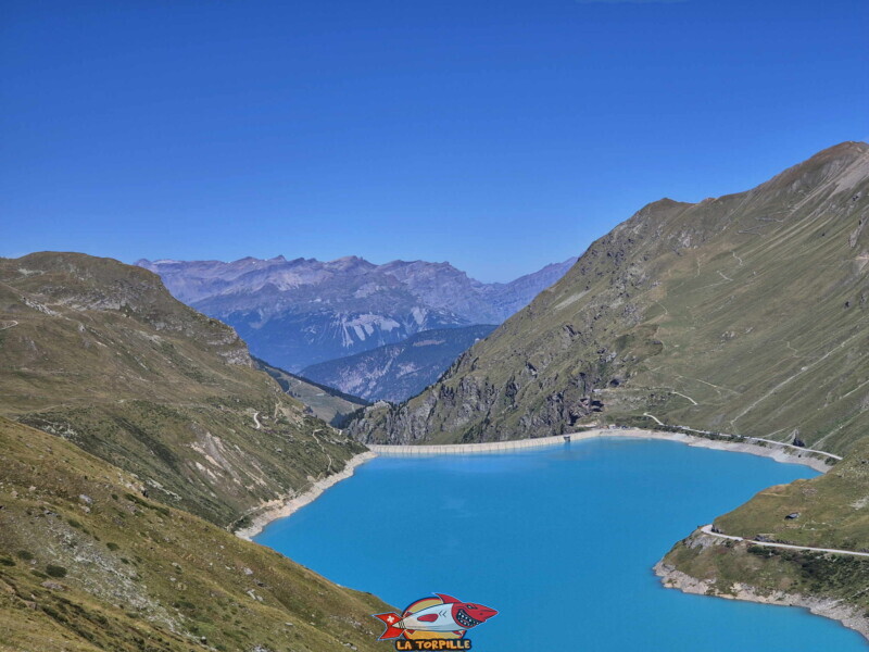 Côté amont du barrage de Moiry. Barrage et lac de Moiry, tour du lac, val d'Anniviers, Valais.
