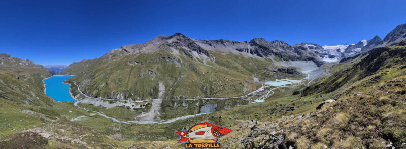 Une vue d'ensemble de la partie supérieure du val de Moiry. Barrage et lac de Moiry, tour du lac, val d'Anniviers, Valais. Une vue d'ensemble de la partie supérieure du val de Moiry. Barrage et lac de Moiry, tour du lac, val d'Anniviers, Valais.