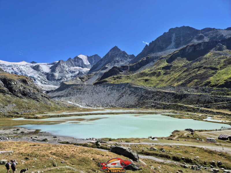 lac de Châteaupré. Barrage et lac de Moiry, tour du lac, val d'Anniviers, Valais.