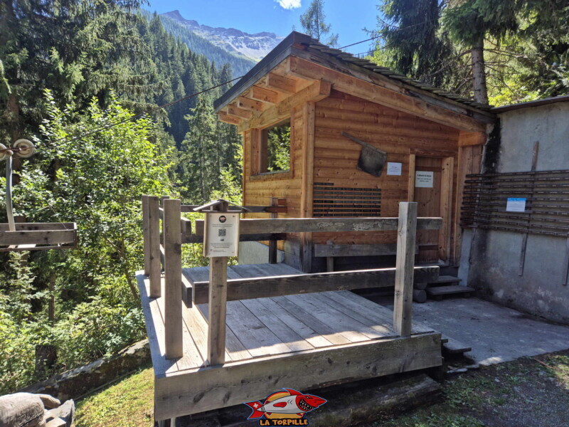 La cabane du bisse. Bisse des Ravines - Bruson.