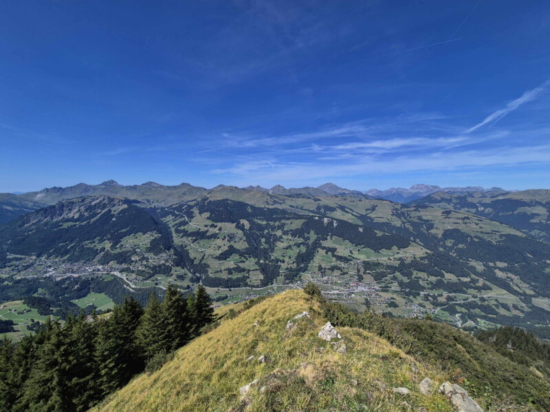 Val d'Illiez, Vue d'ensemble. La vue direction nord-ouest depuis le Signal de Soi. Signal de Soi, Val-d'Illiez, Bas-Valais.