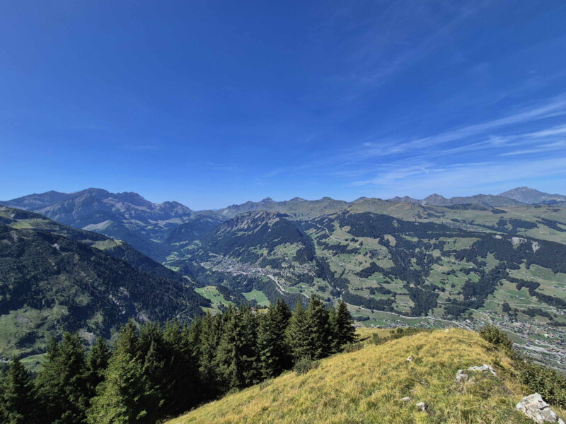 Val d'Illiez, Vue d'ensemble. La vue direction ouest depuis le Signal de Soi. Signal de Soi, Val-d'Illiez, Bas-Valais.