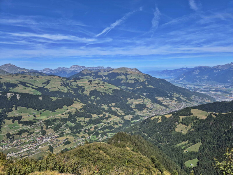 Val d'Illiez, Vue d'ensemble. La vue direction nord depuis le Signal de Soi. Signal de Soi, Val-d'Illiez, Bas-Valais.