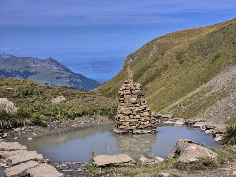 Côté Est. Lac de Soi, Val-d'Illiez, Bas-Valais.