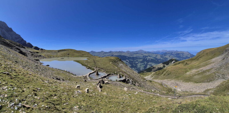 Côté Est. Lac de Soi, Val-d'Illiez, Bas-Valais.
