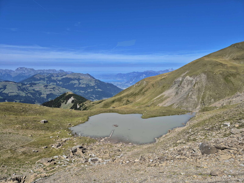Côté Ouest. Lac de Soi, Val-d'Illiez, Bas-Valais.