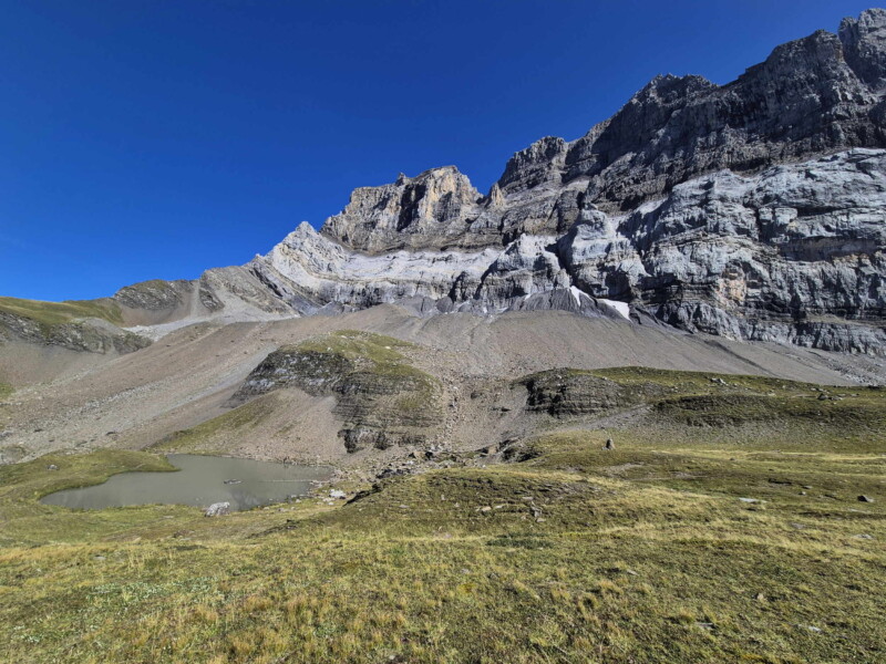 Côté Ouest. Lac de Soi, Val-d'Illiez, Bas-Valais.